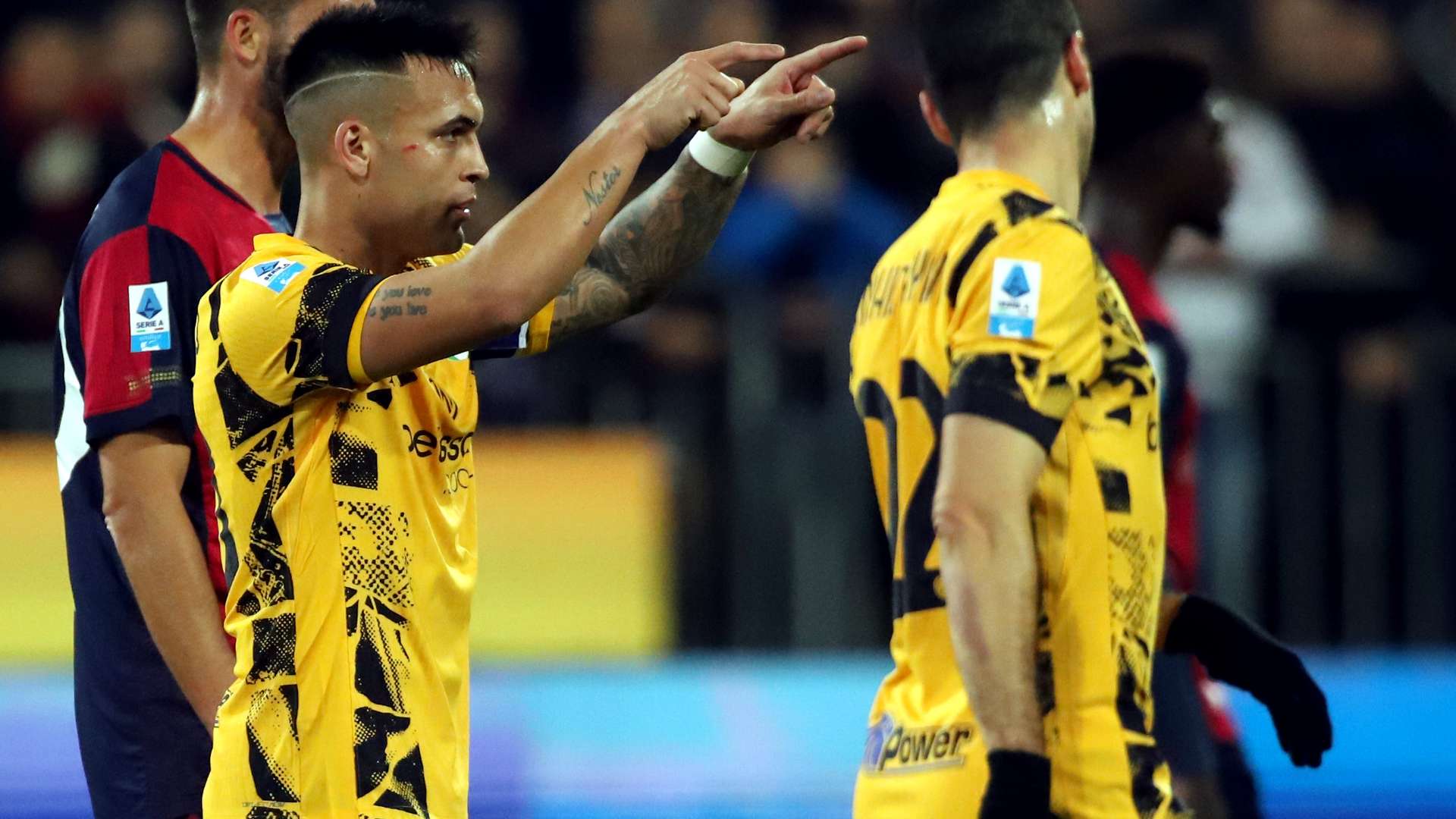 滕哈赫强调团队协作带来攻防平衡 13人齐发力奋战赛场